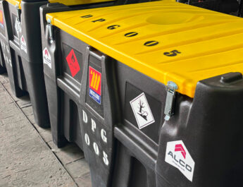 2 depósitos de combustible portátiles en la obra