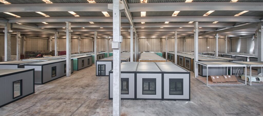 Fabricación de módulos en una de las naves de construcción industrializada de Grupo Alco