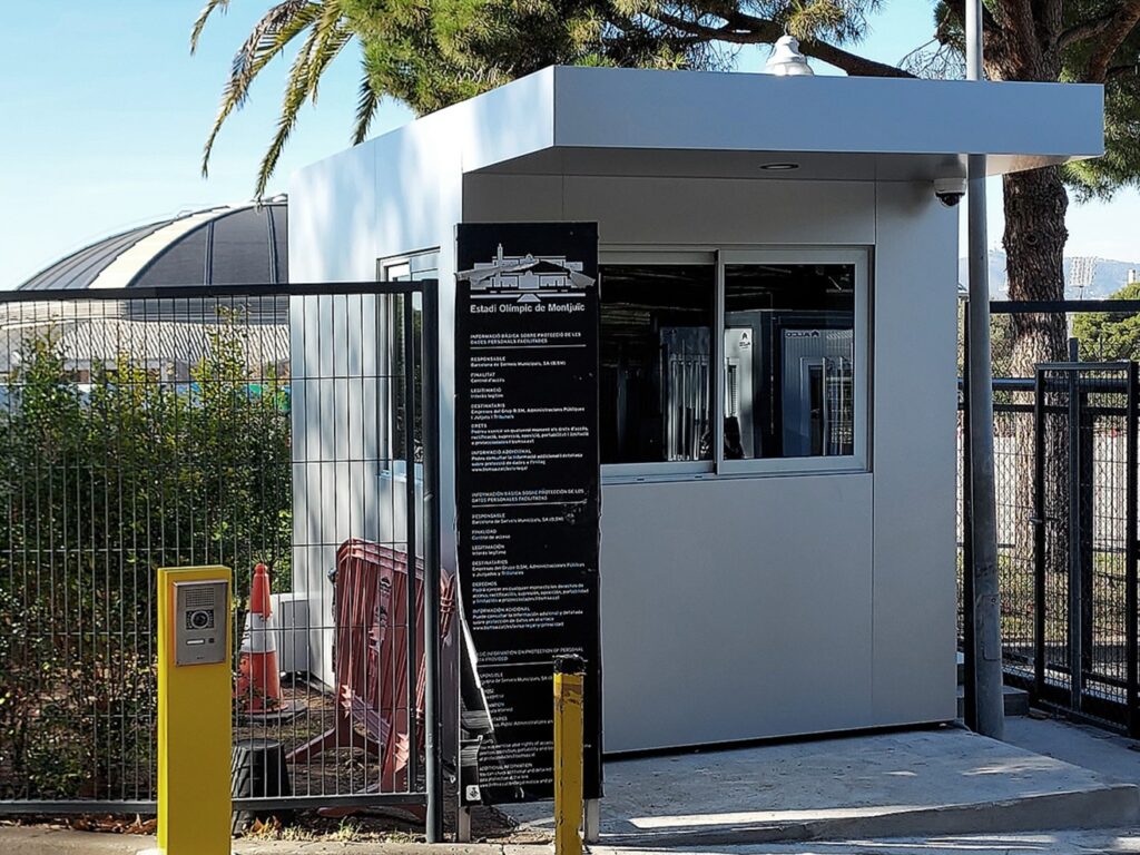 Garita de control de accesos en el estadio Olímpic de Barcelona
