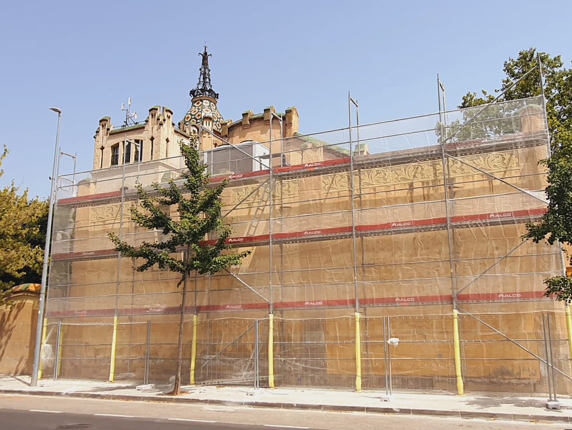 Montaje de andamio tubular perimetral de Grupo ALCO en el consistorio de Les Franqueses del Vallès